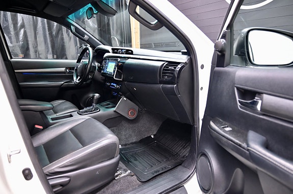 Toyota HiLux 9 of 24