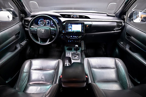 Toyota HiLux 12 of 24