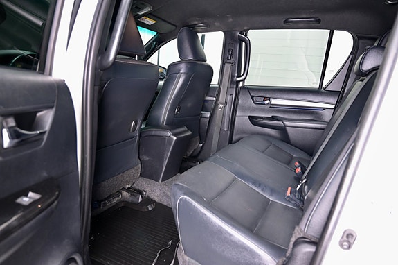 Toyota HiLux 8 of 24