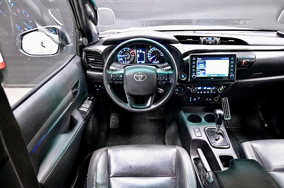 Toyota HiLux 13 of 24