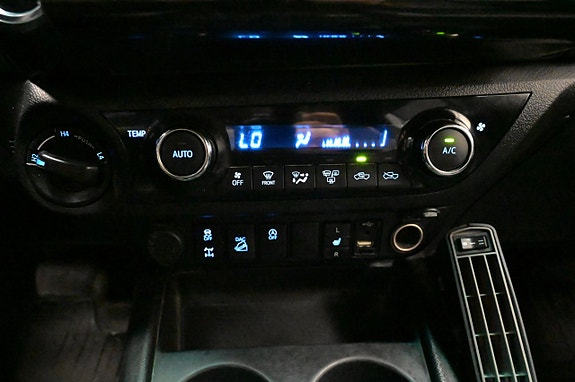 Toyota HiLux 21 of 24