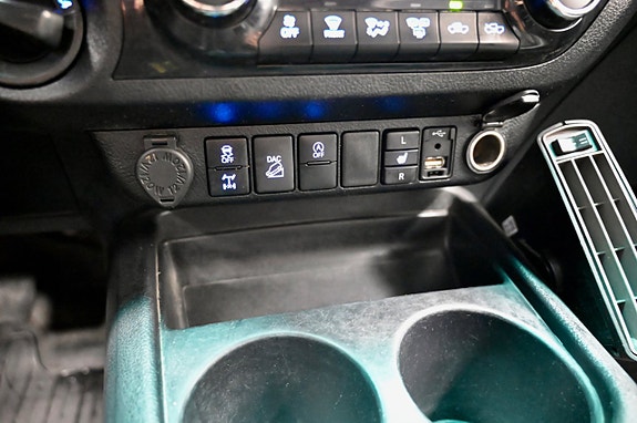 Toyota HiLux 19 of 24