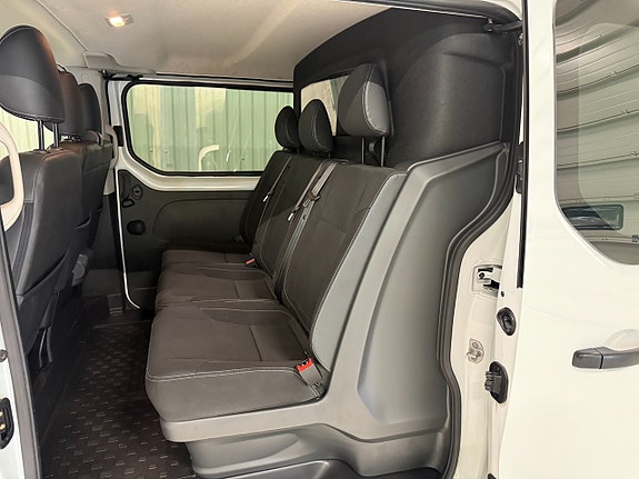 Renault Trafic 10 of 17