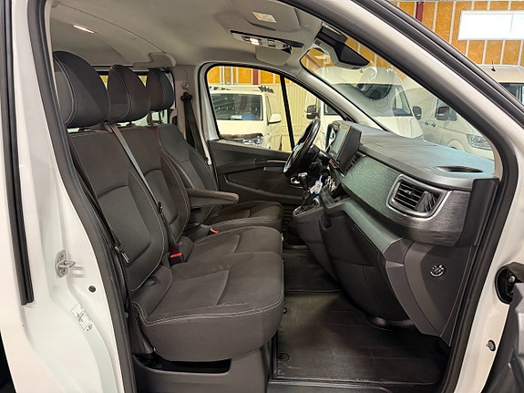 Renault Trafic 13 of 17
