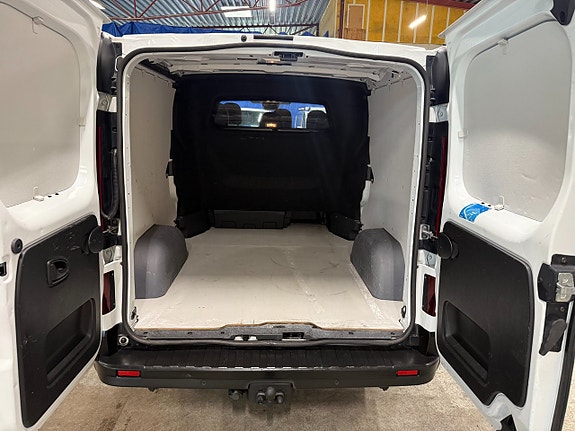 Renault Trafic 12 of 17