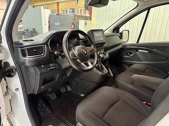 Renault Trafic 9 of 17