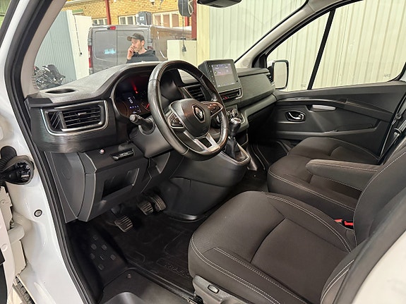 Renault Trafic 8 of 17