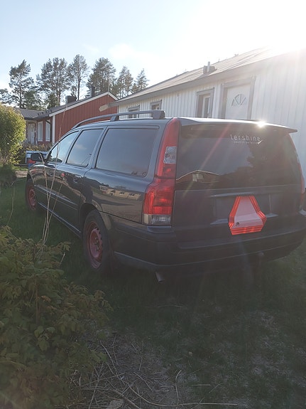 Volvo V70 3 of 5