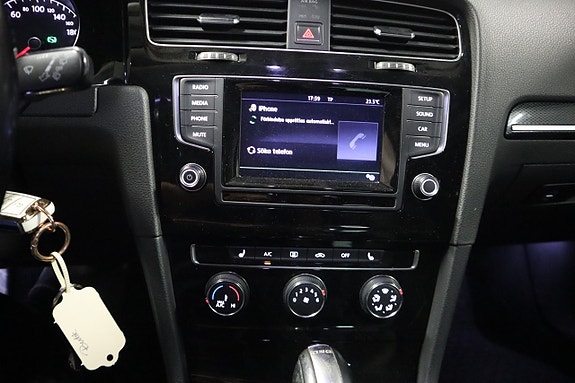 Volkswagen Golf VII 9 of 25