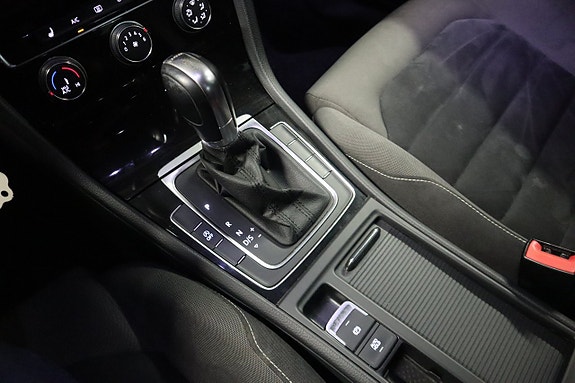 Volkswagen Golf VII 10 of 25