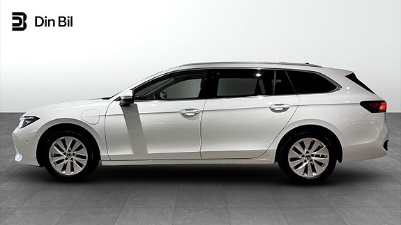 Volkswagen Passat 2 of 5