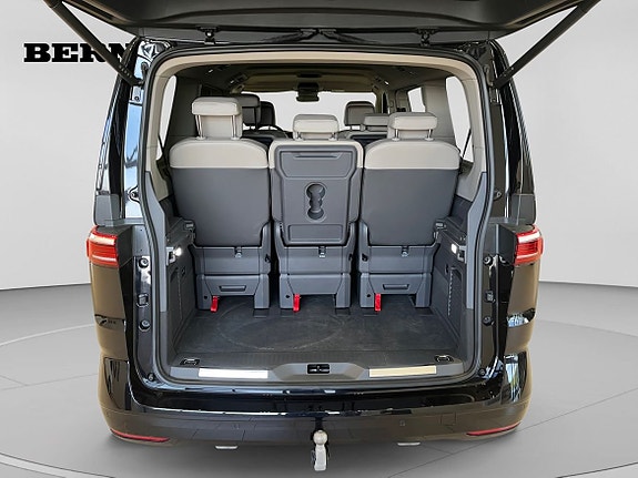 Volkswagen Multivan 17 of 18