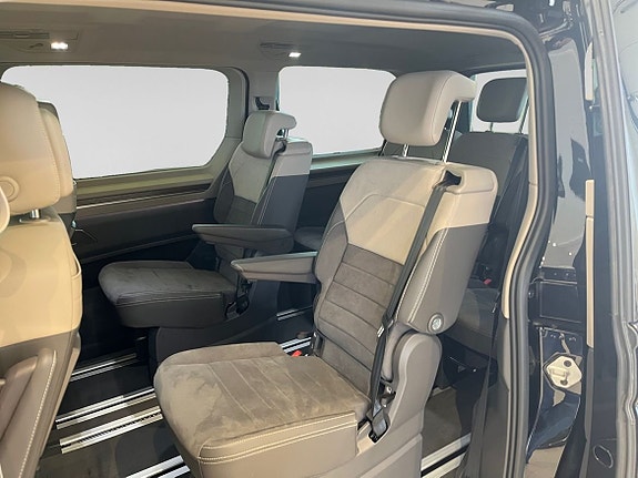 Volkswagen Multivan 13 of 18