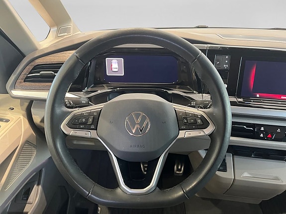 Volkswagen Multivan 12 of 18