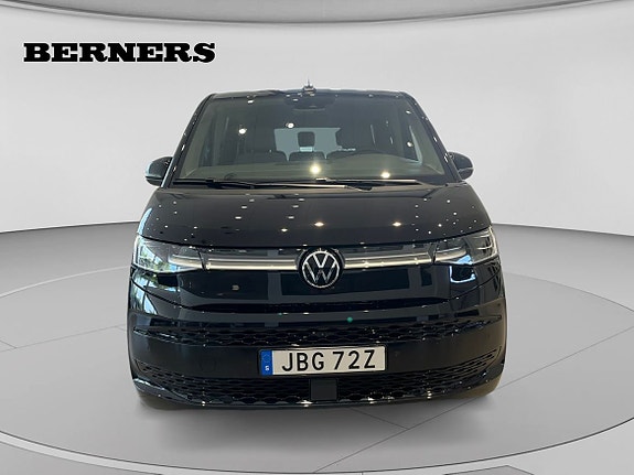 Volkswagen Multivan 8 of 18