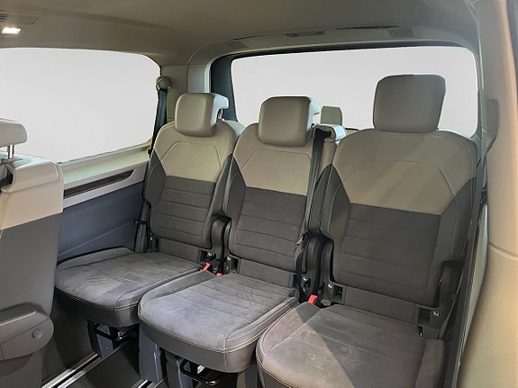 Volkswagen Multivan 16 of 18