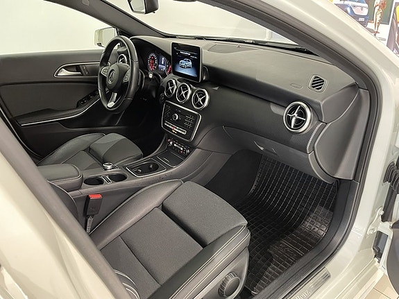 Mercedes-Benz A200 d 14 of 25