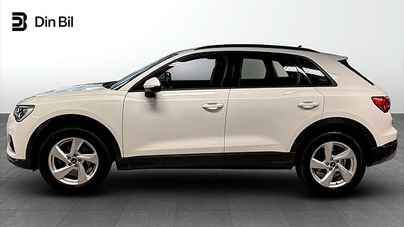 Audi Q3 2 of 5