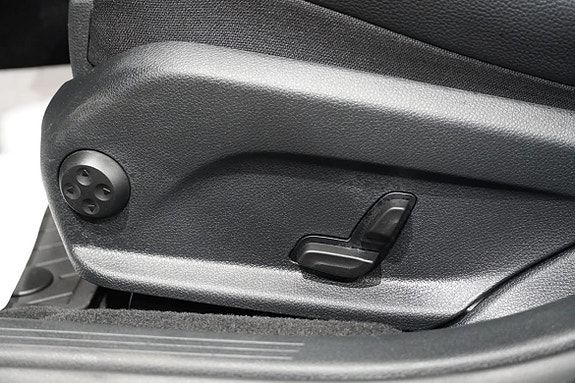 Mercedes-Benz E200 11 of 15