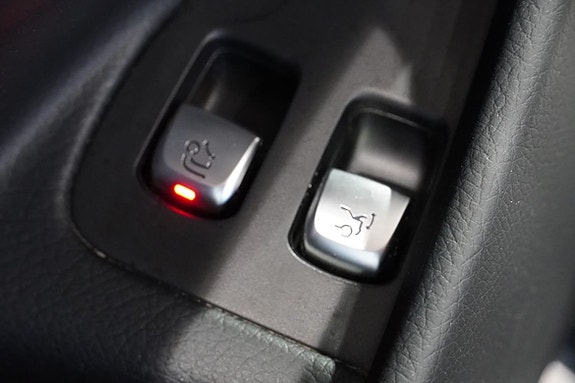 Mercedes-Benz E200 12 of 15