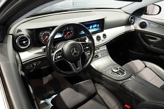 Mercedes-Benz E200 8 of 15