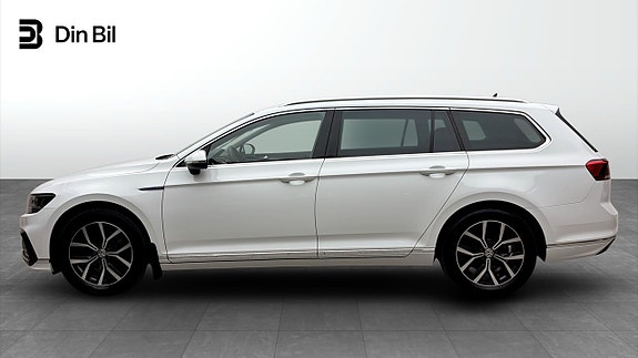Volkswagen Passat 2 of 5
