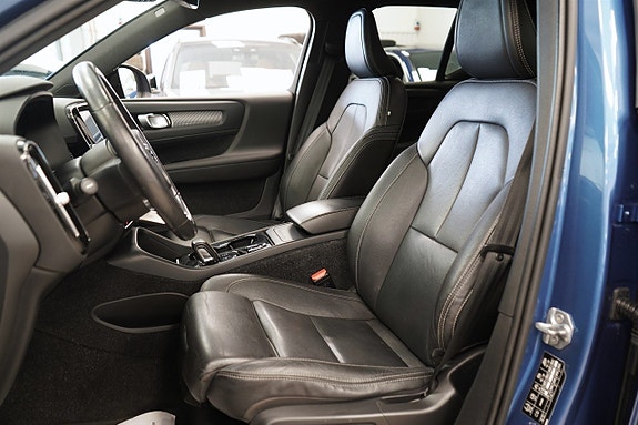Volvo XC40 17 of 27