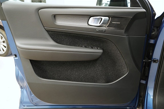 Volvo XC40 15 of 27