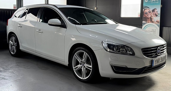Volvo V60 2 of 5