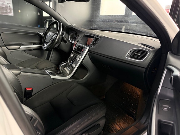 Volvo V60 8 of 14
