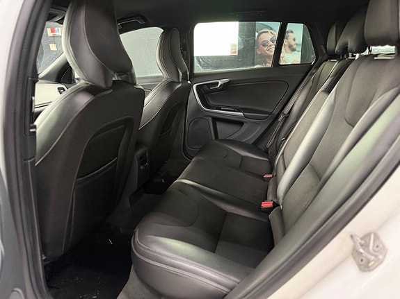 Volvo V60 13 of 14