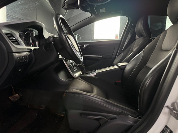 Volvo V60 7 of 14