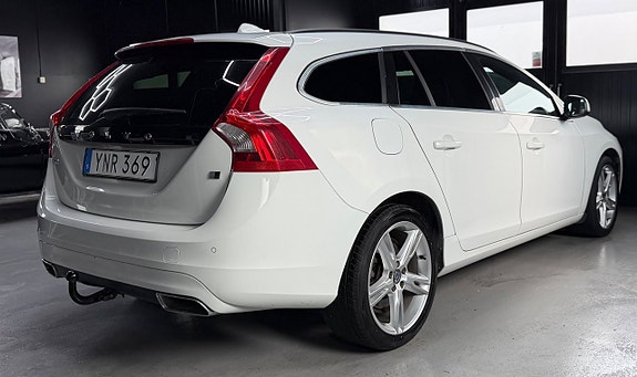Volvo V60 4 of 5