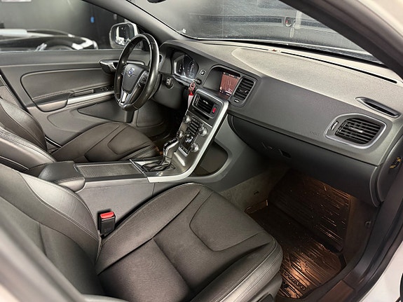 Volvo V60 9 of 14