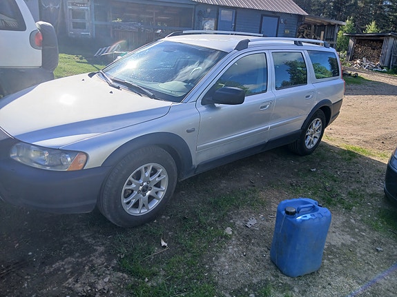 Volvo XC70 2 of 4