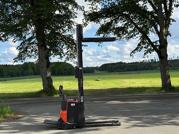 Ledstaplare Toyota SWE140L- Lyfthöjd 4,45 m 5 of 9