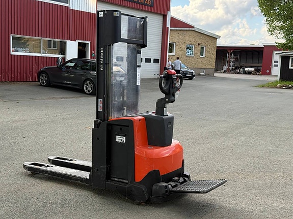 Ledstaplare Toyota SWE140L- Lyfthöjd 4,45 m 3 of 9