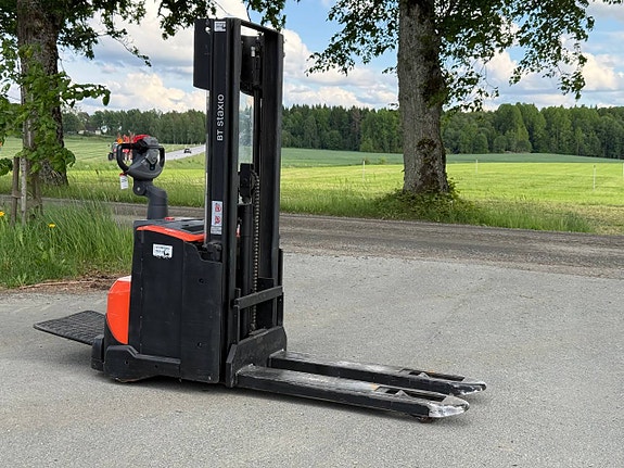 Ledstaplare Toyota SWE140L- Lyfthöjd 4,45 m