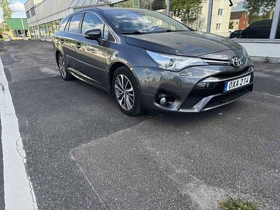 Toyota Avensis 3 of 5