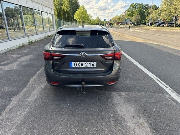 Toyota Avensis 5 of 5