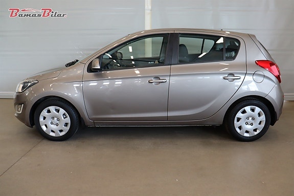 Hyundai i20 2 of 5