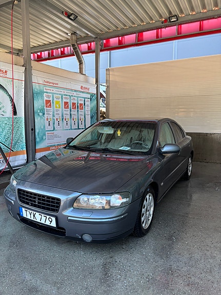 Volvo S60 3 of 5