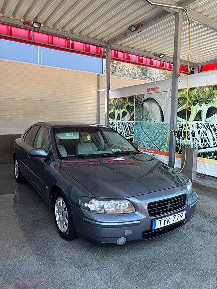 Volvo S60 4 of 5