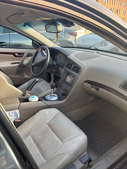 Volvo S60 2 of 5