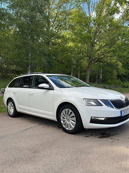 Skoda Octavia 2 of 5