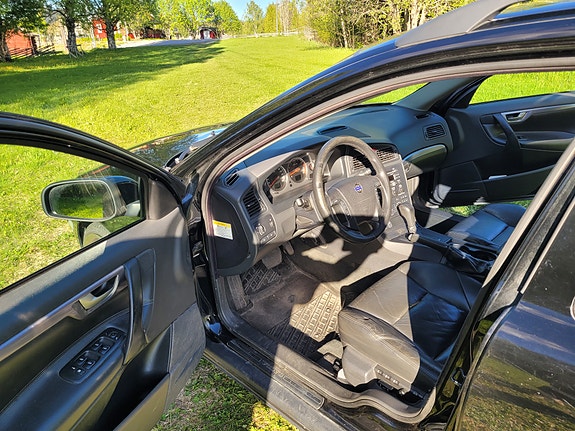 Volvo V70 4 of 5