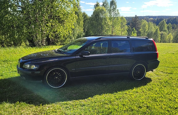 Volvo V70 2 of 5