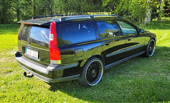 Volvo V70 3 of 5