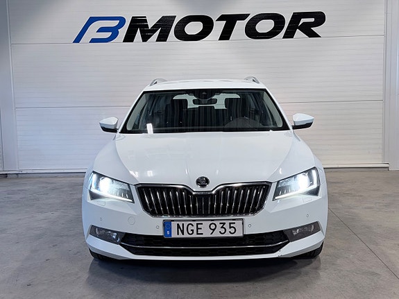 Skoda Superb 2 of 5