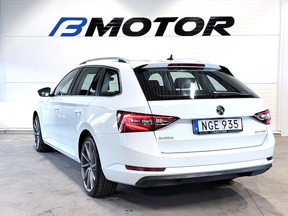 Skoda Superb 9 of 16